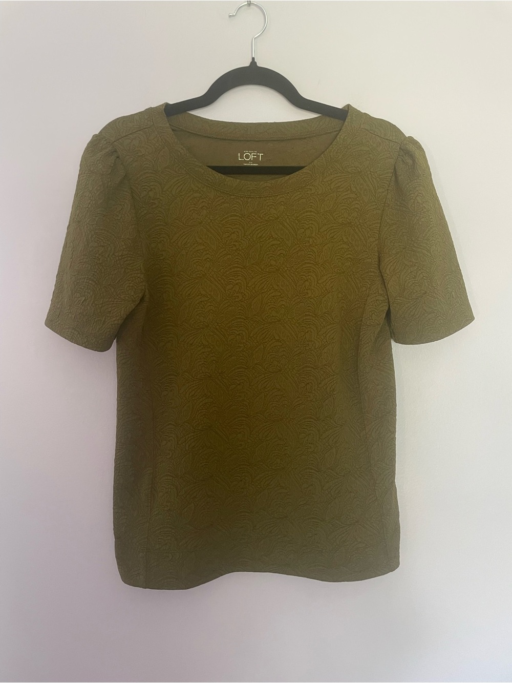 Ann Taylor LOFT Olive Green Textured Short Sleeve Top Puff Sleeve Boho Chic
